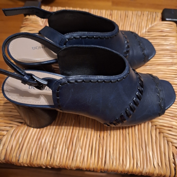 Donald Pliner HEMISP Navy Leather Heeled Sandals size 9 1/2 - Picture 3 of 10